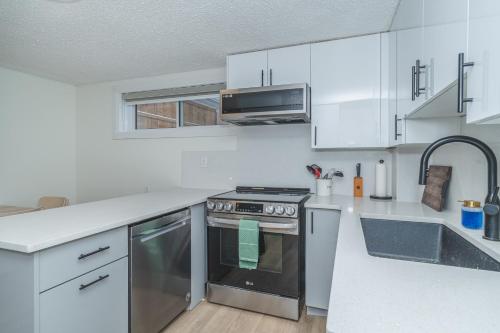 Central Edmonton Family Friendly Home - Tap to explore photos