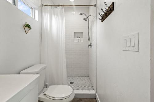 NEW Beautiful BOHO Home by Beach, Downtown + Shops in San Diego, USA