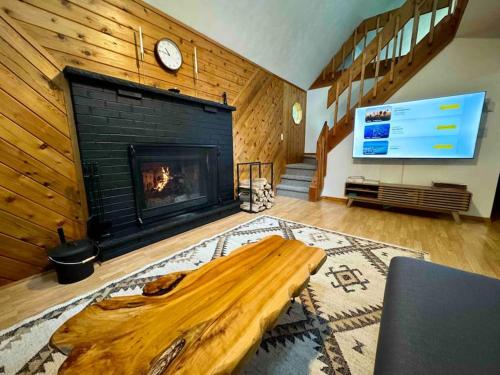 Cozy mountain house at Poconos in Albrightsville, USA