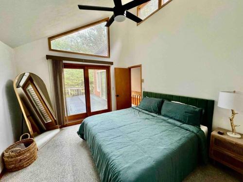 Cozy mountain house at Poconos in Albrightsville, USA
