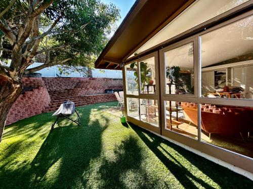 NEW Beautiful San Diego Mid-Century Treehouse in 拉米薩