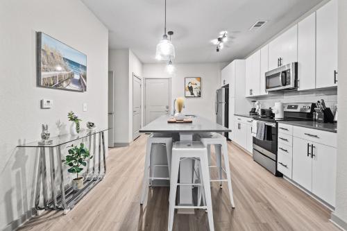 Tropicana Field 1 Bed in Downtown St Pete With Free Parking in St Petersburg, USA