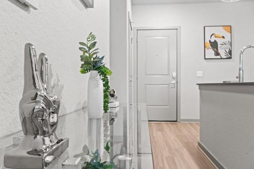 Tropicana Field 1 Bed in Downtown St Pete With Free Parking in St Petersburg, USA