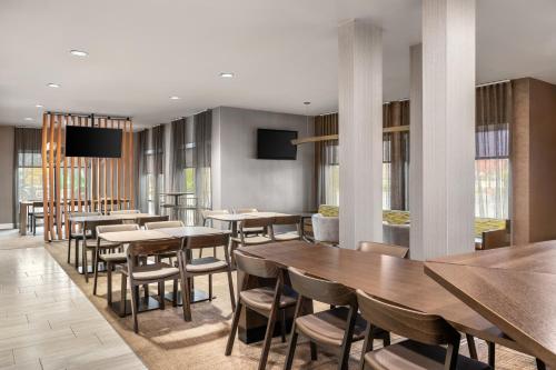 SpringHill Suites Chicago Bolingbrook - image 11