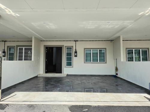 Air-home No 28 Simpang near Aulong Econsave, 3BR, 7pax, Netflix