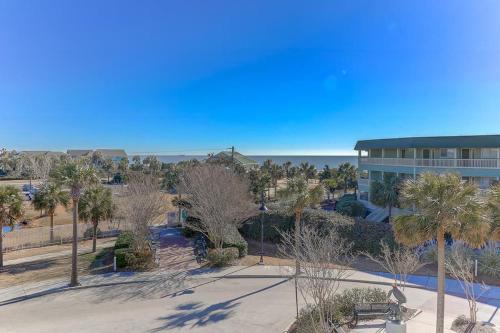 309C Oceanside Villa in Isle of Palms, USA