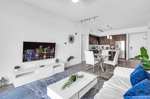 Amazing 2 Bedroom Unit In Doral Miami With Free Parking in Hialeah Gardens, USA