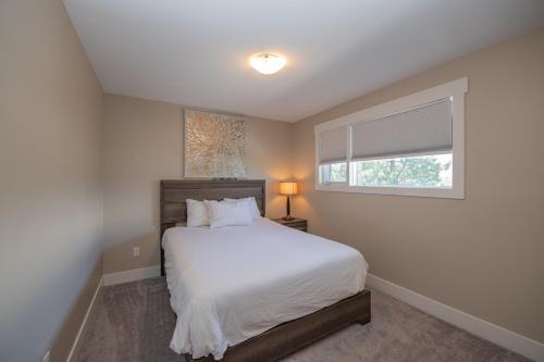 Lakeviews, big yard/deck, minutes to Silver Star/Golf/Wineries. in Vernon, Canada