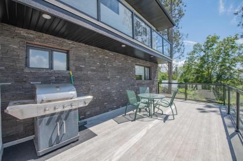 Lakeviews, big yard/deck, minutes to Silver Star/Golf/Wineries. in Vernon, Canada