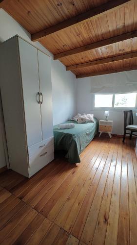 One-Bedroom Apartment image 1