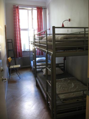 Bed in 4-Bed Mixed Dormitory Room image 4