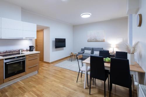 Riga Embassy center Apartment with parking, Riga