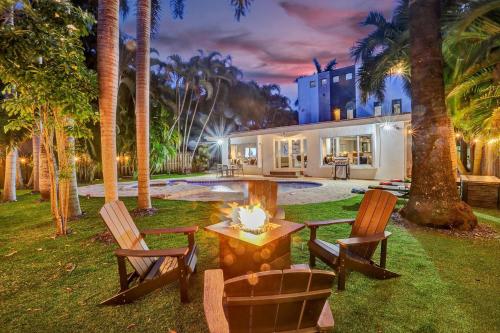Oasis: 5 BR 5 min from the Beach in Hollywood, USA