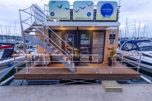 Hausboot Albatros - Hotel - Mücheln