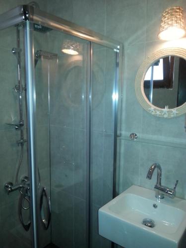 Standard Double Room image 1