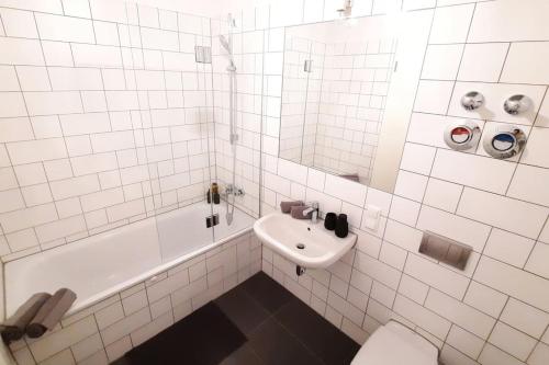 Modern building with vertical garden & 2 bedrooms, Berlin (zdjęcie 3)