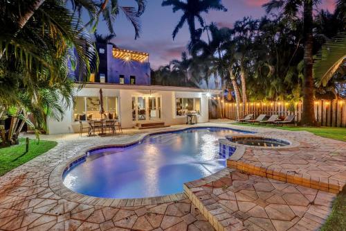 Oasis: 5 BR 5 min from the Beach in Hollywood, USA