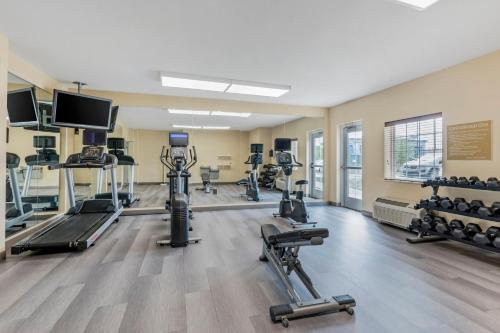 Candlewood Suites Indianapolis East an IHG Hotel - image 9