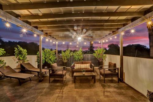 Oasis: 5 BR 5 min from the Beach in Hollywood, USA