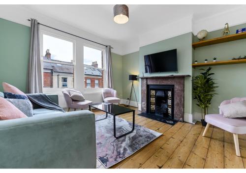 Handsome Family Home Peaceful, Next to Park