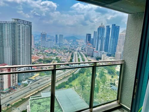 Summer suites KLCC by cozy stay - image 4