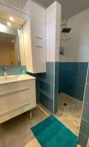 Badkamer, Appartement spacieux Les Anses-d'Arlet 100 m² vue mer et montagne in Les Anses-d'Arlet