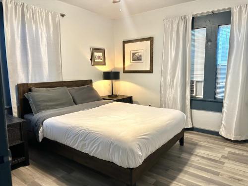 Cozy Winter Getaway With Garden 20-a in Oklahoma City, USA