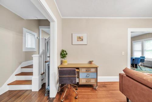 Beautiful 4BR 2 Bathroom House with Parking in Springfield, USA