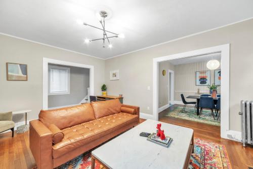 Beautiful 4BR 2 Bathroom House with Parking in Springfield, USA
