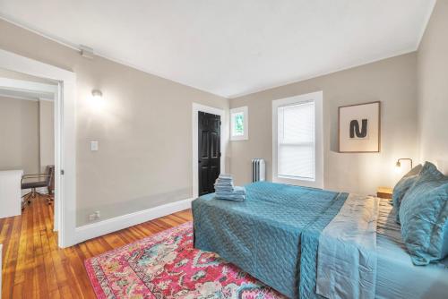 Beautiful 4BR 2 Bathroom House with Parking in Springfield, USA