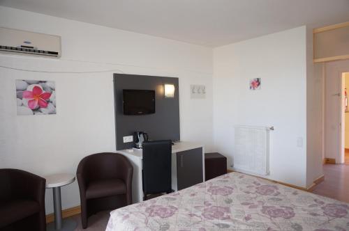 Logis Hotel Le Col De L'ange - image 3