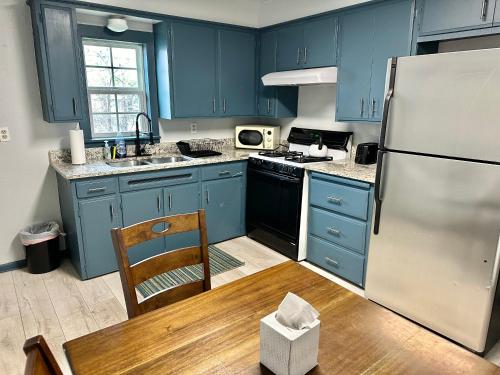 Cozy Winter Getaway With Garden 20-a in Oklahoma City, USA
