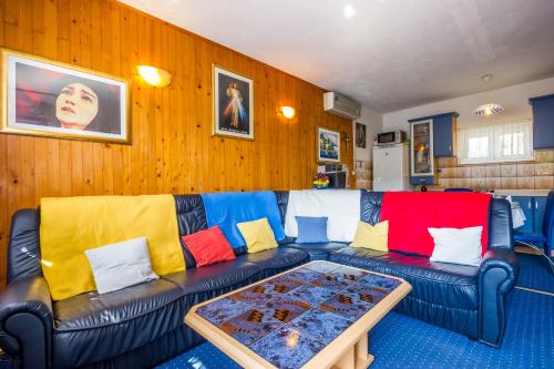  Apartments Milka in Žrnovnica