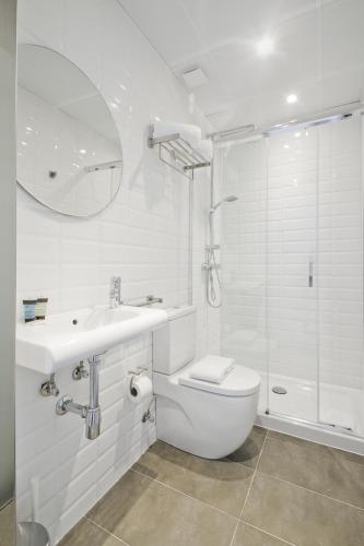 Standard Double or Twin Room image 9