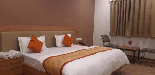 Deluxe Room image 2