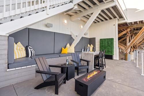 The Malibu 5 - No. 5 - Beachfront 1 Bd w pvt balcony parking beach access in Malibu, USA