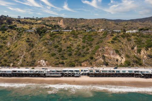 The Malibu 5 - No. 5 - Beachfront 1 Bd w pvt balcony parking beach access in Malibu, USA