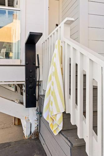 The Malibu 5 - No. 5 - Beachfront 1 Bd w pvt balcony parking beach access in Malibu, USA