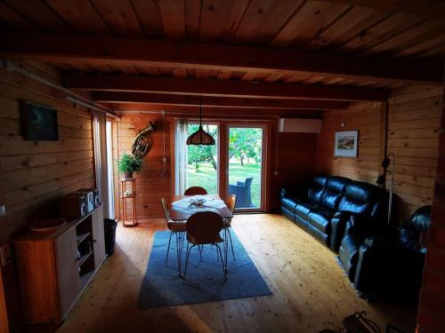 Hide in the nature – cozy lakeside saunacottage in Tartumaa