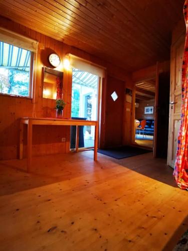 Hide in the nature – cozy lakeside saunacottage in Tartumaa