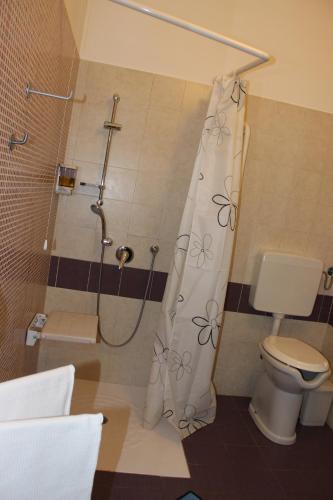 Hostel Colours - image 11