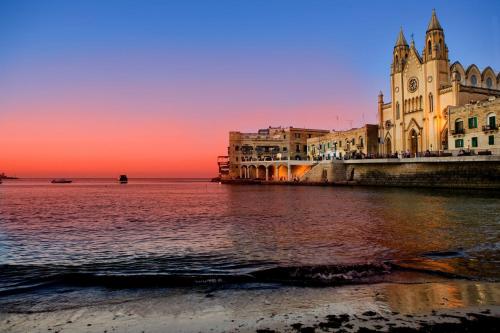 Valletta Skyline Serenity Luxury Harbour Views - Tap to explore photos