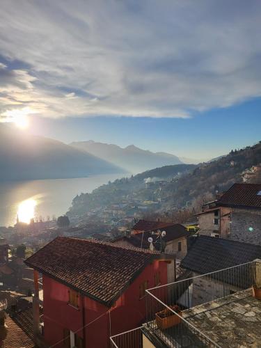 Amazing Lake View Apartment with Pool and 2 Terraces, Modern Urio, by STAYHERE-LAKECOMO