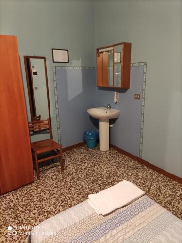 HOSTAL D'ANNUNZIO HOUSe 4