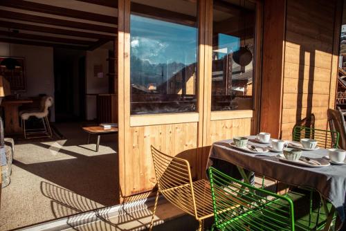 Sunny apartment with amazing mountain view