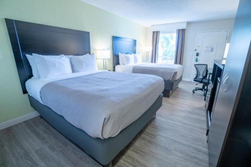 Quality Inn Palm Beach International Airport - image 6