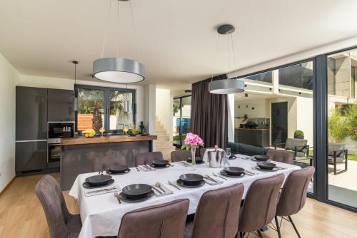 المرافق, Villa Miaa newly built modern villa in Medulin for 9 people with heated swimming pool & jacuzzi in Medulin