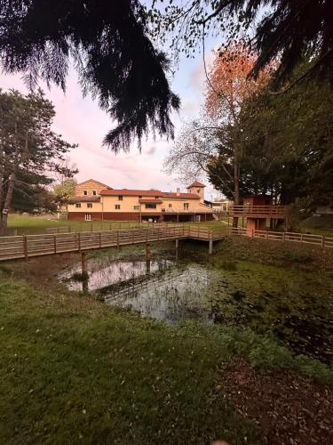 สภาพแวดล้อมโดยรอบ, Chambres d'hôtes Les Vernayes (Chambres d'hotes Les Vernayes) in ทิซี-เล-บูร์ฌ