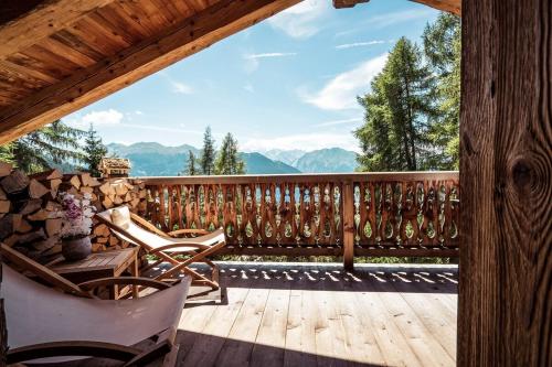 Chalet with a beautiful view on the heights of