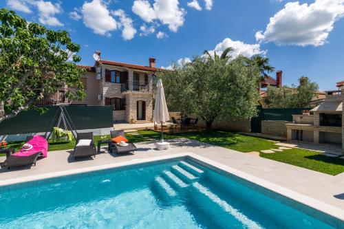 Villa Pietra for 6 people near Fažana with sea view - children playground & pet friendly - Accommodation - Galižana